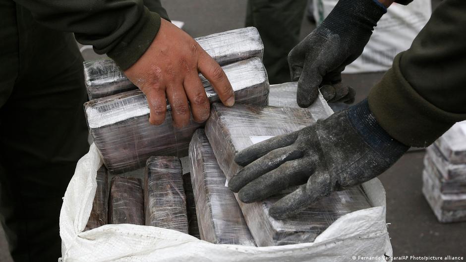 US designates Colombia’s largest drug gang as terror group – DW – 12/16/2025