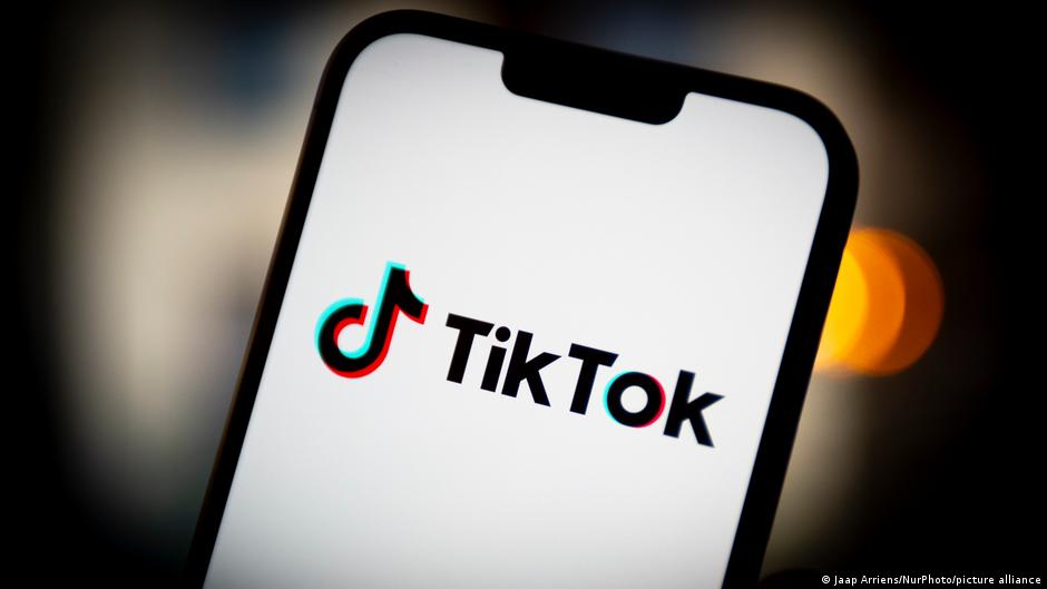 TikTok signs deal to sell US unit in joint venture deal – DW – 12/19/2025