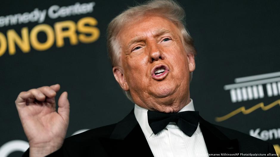Trump casts doubt on Netflix-Warner Bros. deal – DW – 12/08/2025