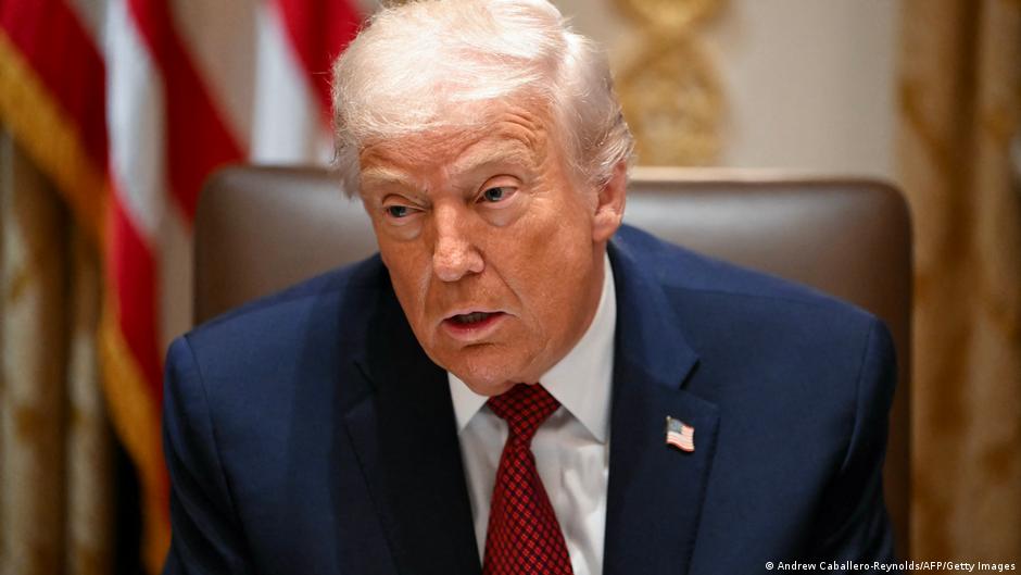 US social media travel checks add to ‘continuous vetting’ – DW – 12/12/2025