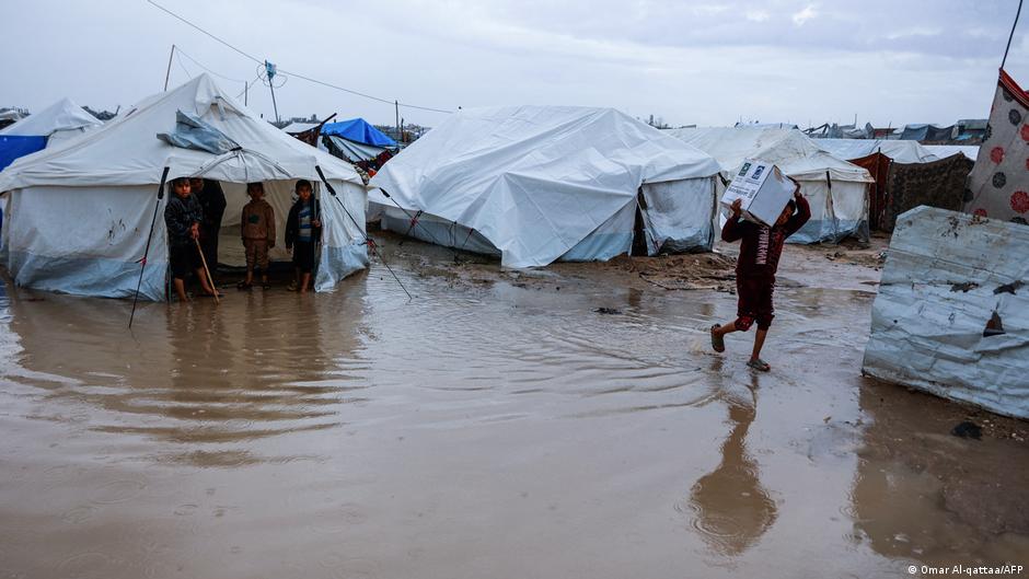 Gaza flood deaths ‘utterly preventable,’ Amnesty says – DW – 12/18/2025