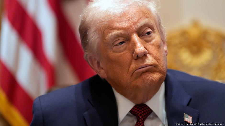 Trump suing BBC for billions over edited January 6 speech – DW – 12/16/2025