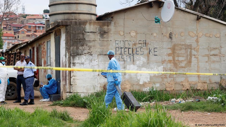 ‘Unknown gunmen’ kill 10 people – DW – 12/21/2025