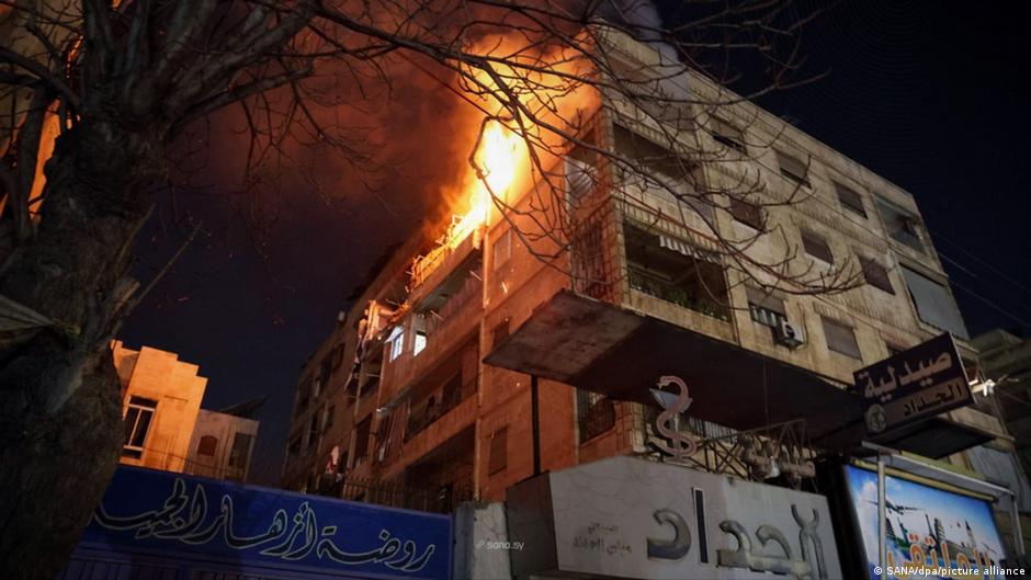 At least 2 killed in Aleppo clashes between army and SDF – DW – 12/22/2025