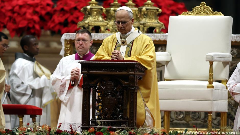 Pope Leo decries ‘distorted economy’ in first Christmas Mass – DW – 12/25/2025