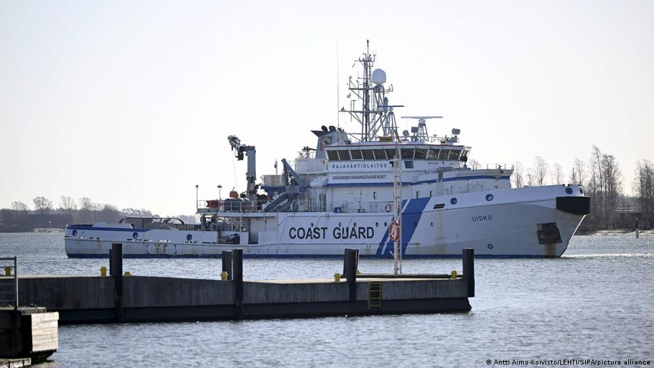 Finland seizes vessel suspected of damaging undersea cable – DW – 12/31/2025
