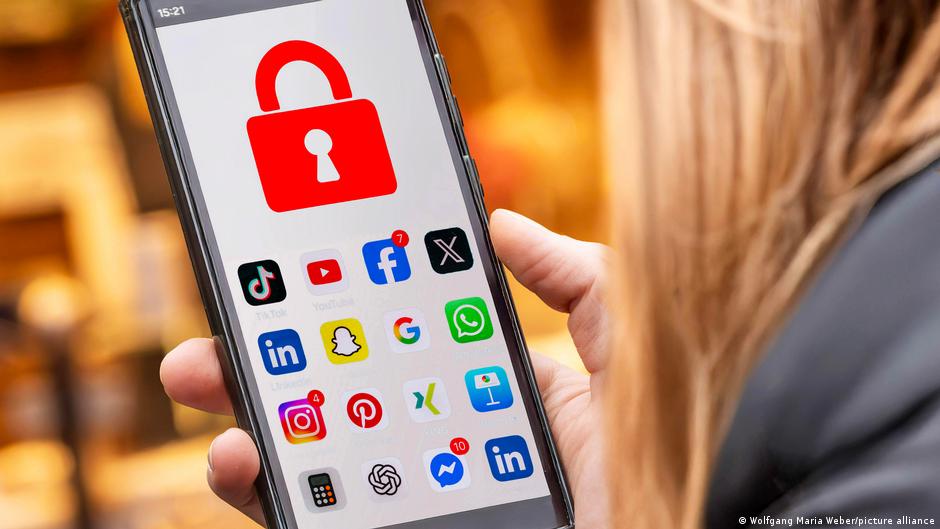 France plans social media ban for children under 15: reports