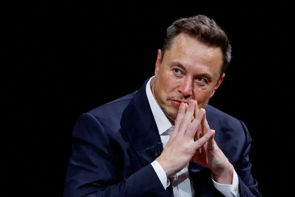 Elon Musk becomes first person to surpass 0bn net worth