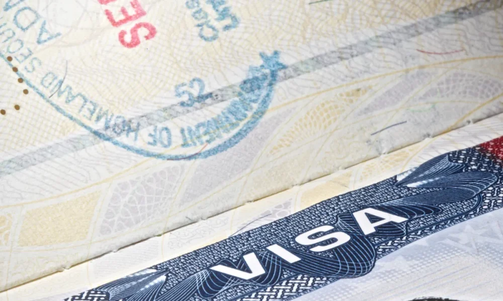 Google and Apple reportedly warn employees on visas to avoid international travel