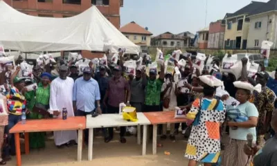 Yuletide: APC member gifts 1,000 Lagos residents food, cash