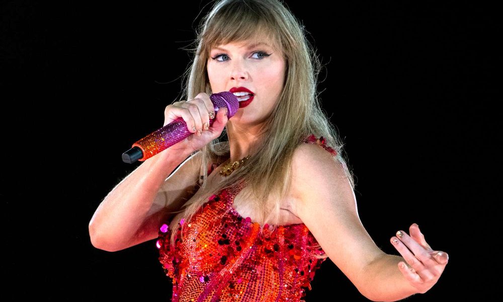 Taylor Swift’s Eras Tour Rehearsal Shirt Shows the Team She Cheered for Before Meeting Travis Kelce