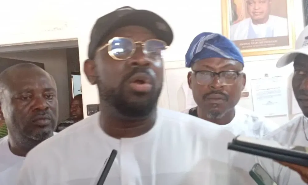 Akinyemi rallies support for Oyebanji, distributes relief packages to over 5,000 Ekiti residents