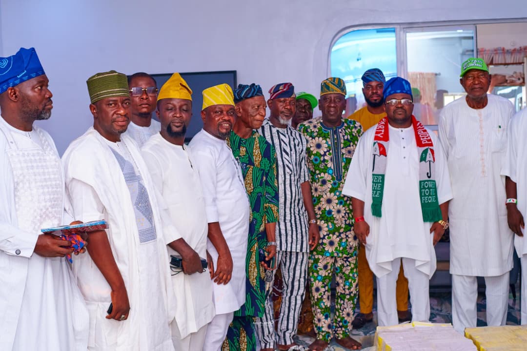 Ajadi Visits Iseyin PDP Leaders, Emphasizes Continuity, Party Unity