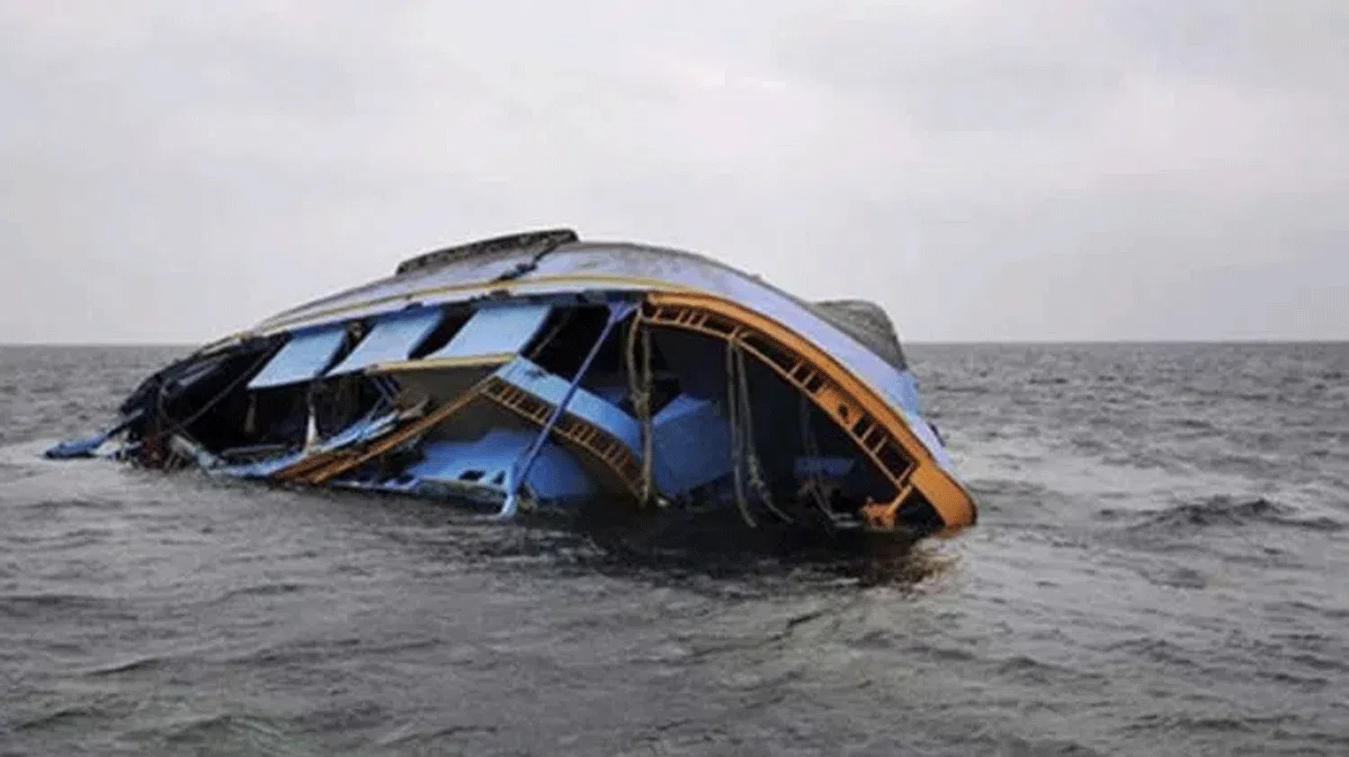 Six dead as boat from Ilashe Beach capsizes near Igbologun during night travel 