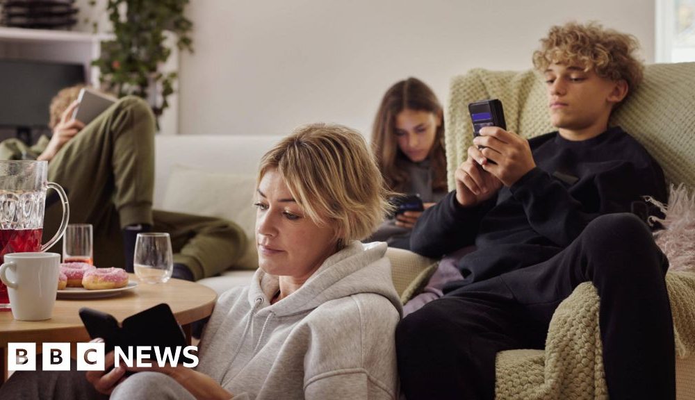 Parents told to lead by example and turn off phones this Christmas