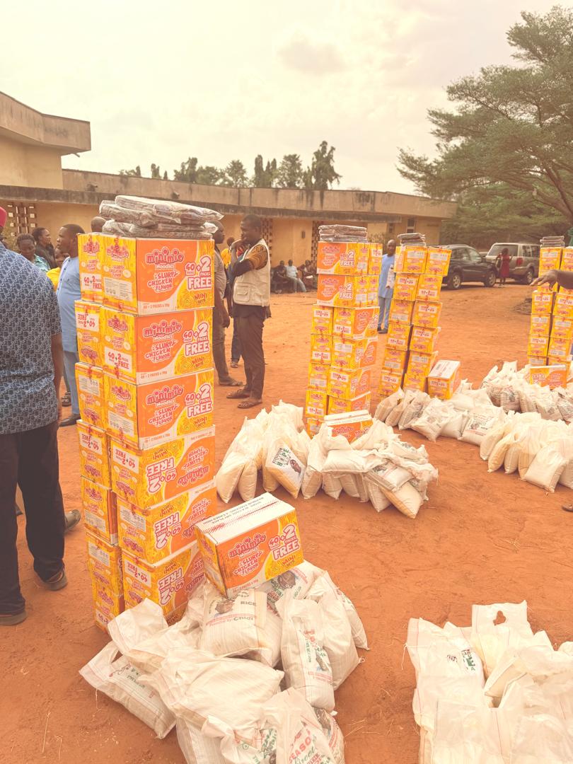 Pro-Tinubu group distributes food items to residents in Enugu