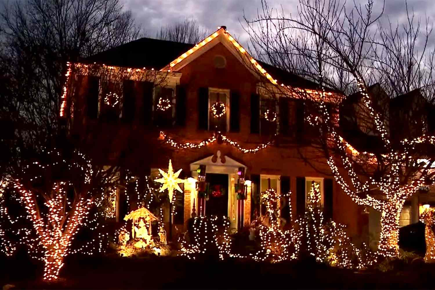 Maryland Family’s Christmas Lights Deemed Community “Nuissance.” HOA Charging Them  a Day for Display