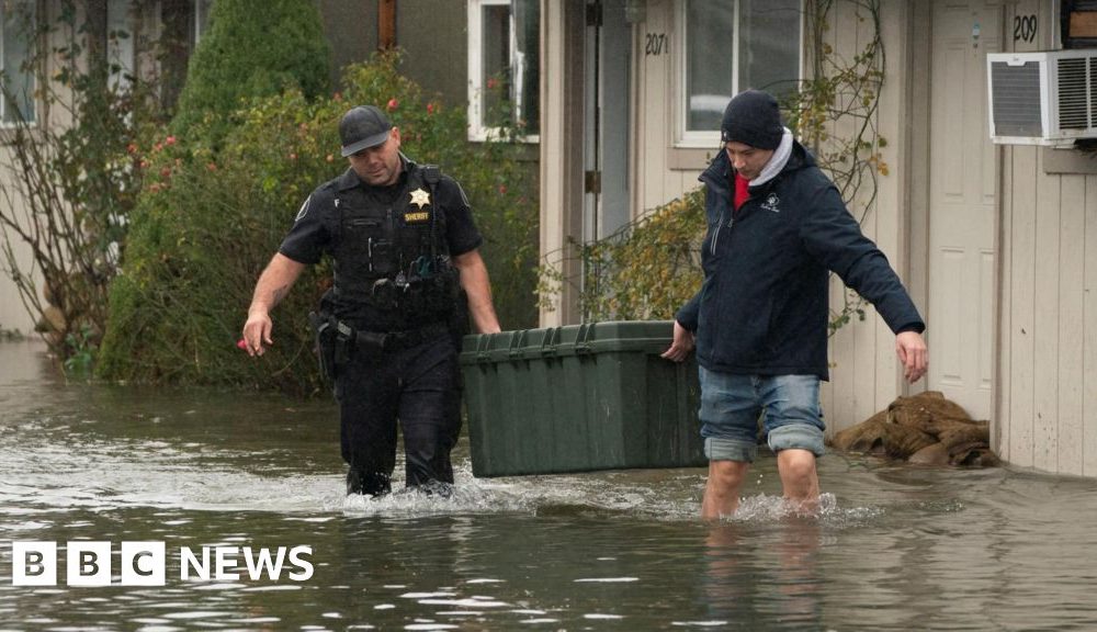 Thousands ready to evacuate as flooding hits Pacific Northwest