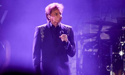 Barry Manilow needs surgery for lung cancer, singer reveals | Ents & Arts News