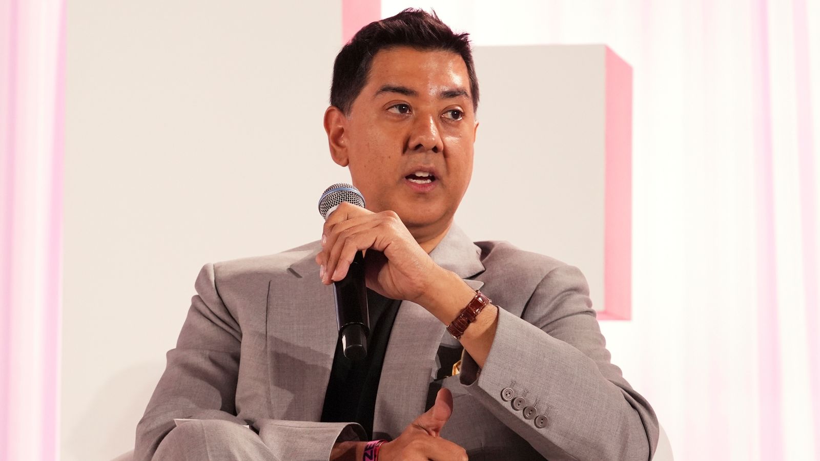 US judge blocks detention of British free speech campaigner amid ‘censorship’ row | US News