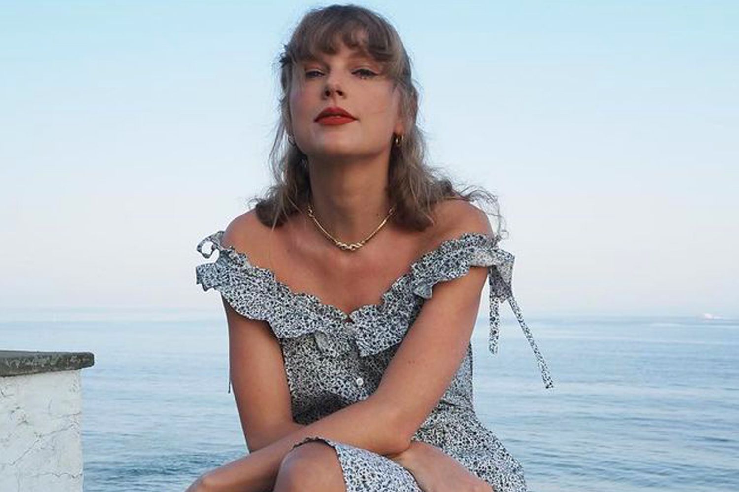 Taylor Swift Reveals the Surprising Items She Refuses to Keep in Her Home So It Stays ‘Cozy’